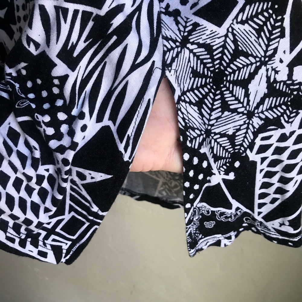 Lularoe Perfect Tee - Picture 4 of 8